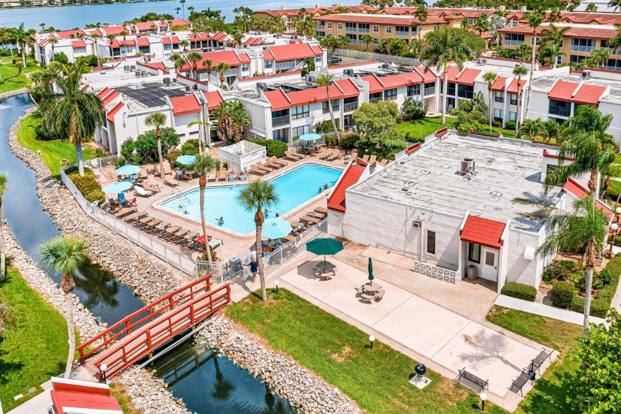 Runaway Bay Condos برادنتون بيتش الغرفة الصورة