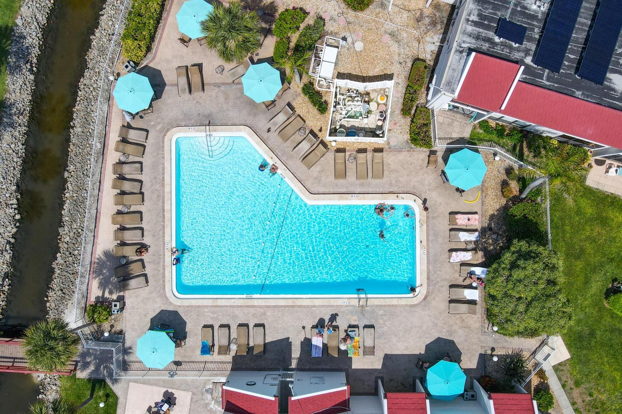 Runaway Bay Condos برادنتون بيتش الغرفة الصورة