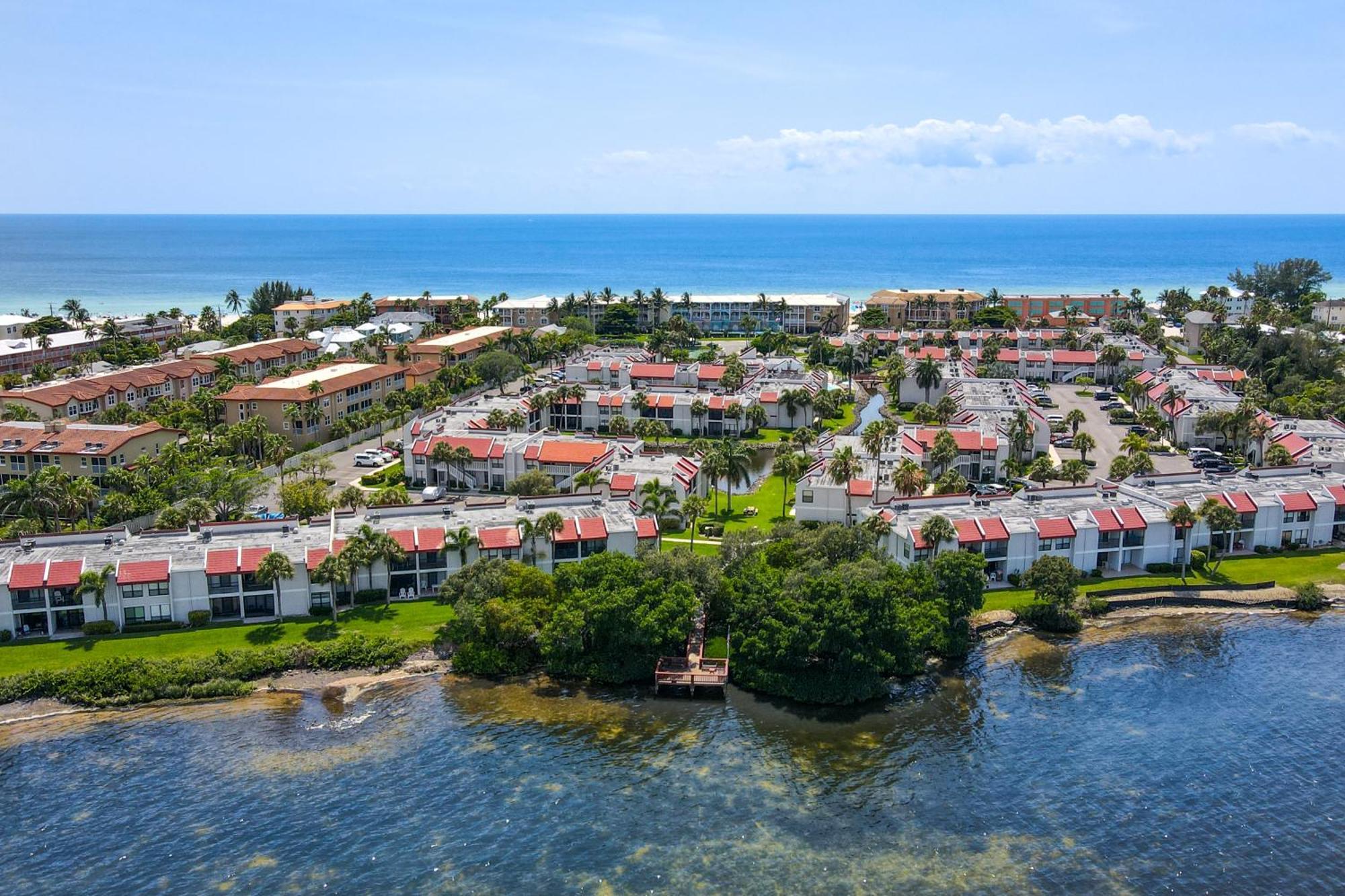 Runaway Bay Condos برادنتون بيتش الغرفة الصورة