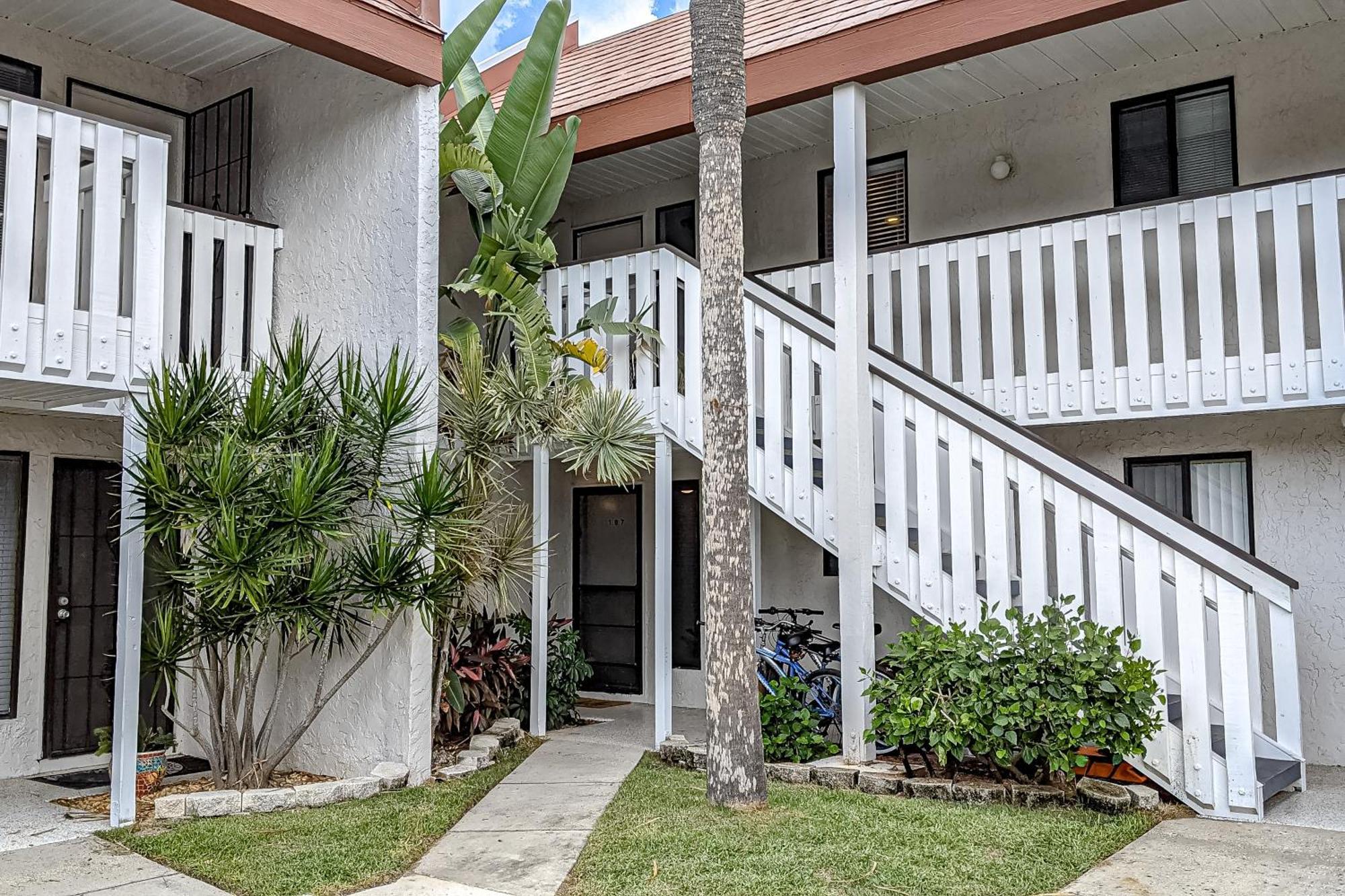 Runaway Bay Condos برادنتون بيتش الغرفة الصورة