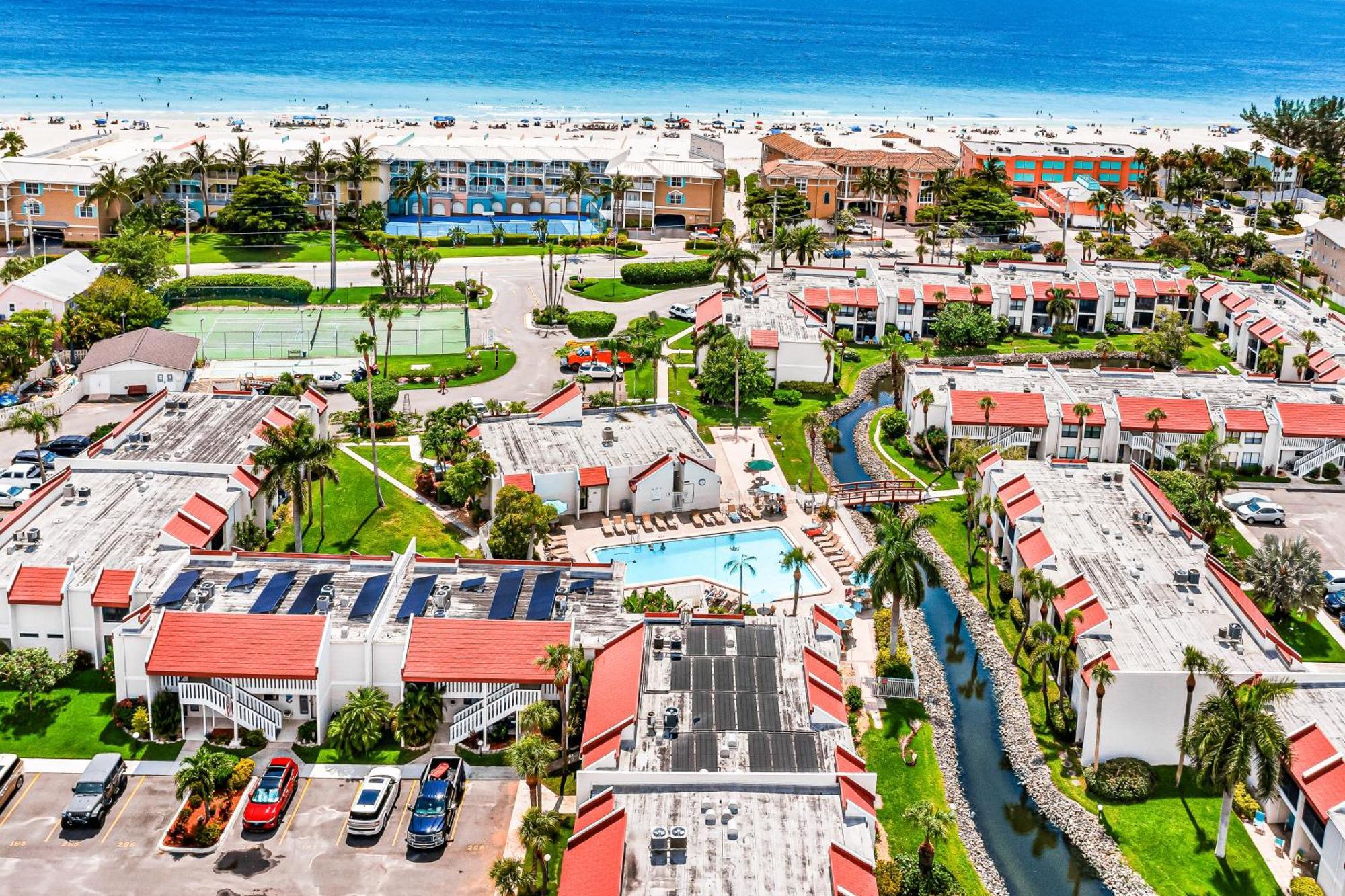Runaway Bay Condos برادنتون بيتش الغرفة الصورة